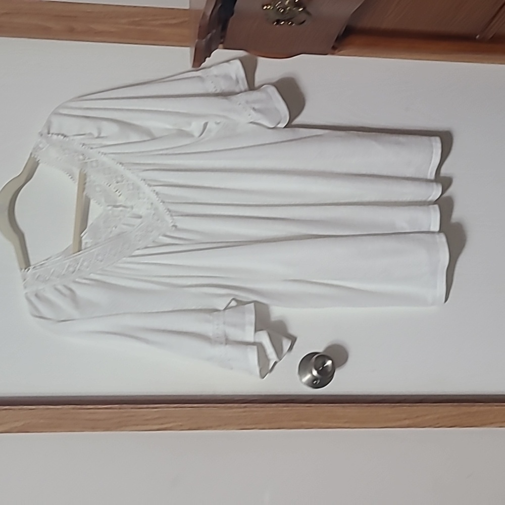 Whit blouse